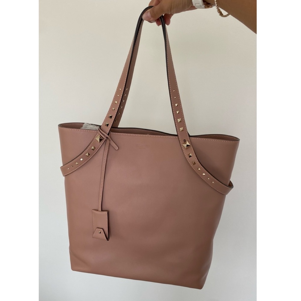 *SOLD* 100% authentic Valentino Rockstud Tote